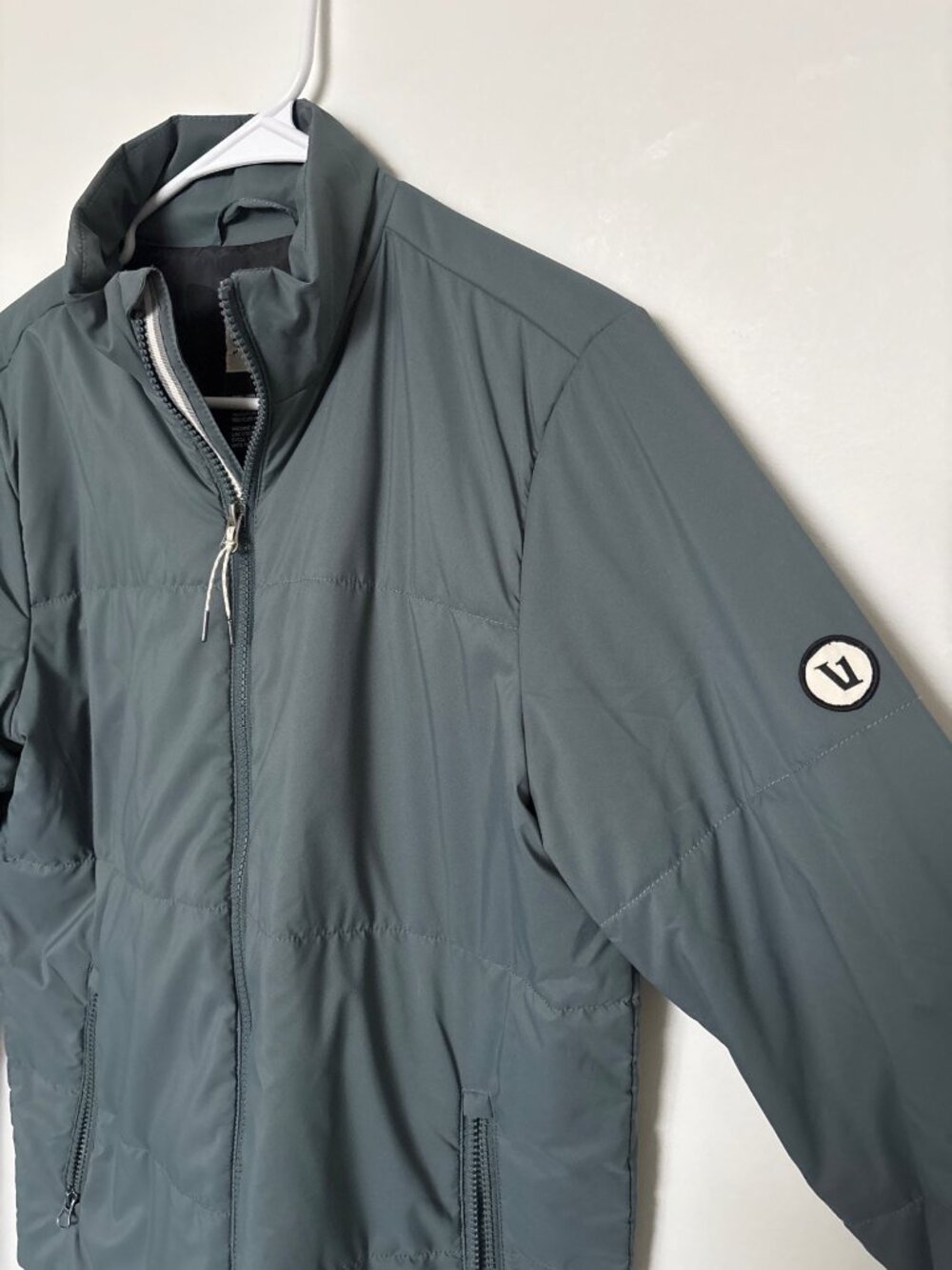 Vuori Mens Dusty Blue Lightweight Puffer Jacket, worn once - Picture 3 of 6